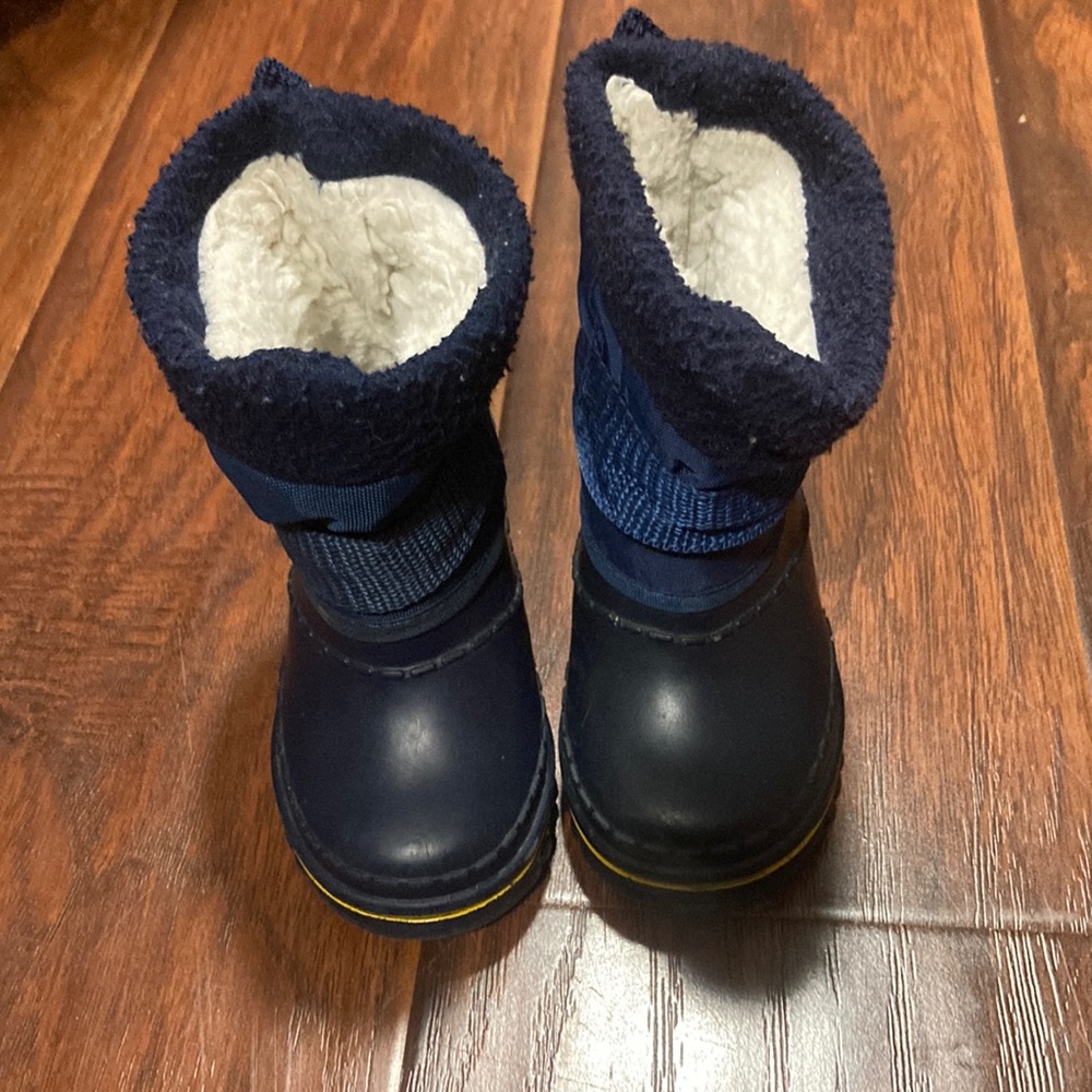 OshKosh B’gosh navy winter boots